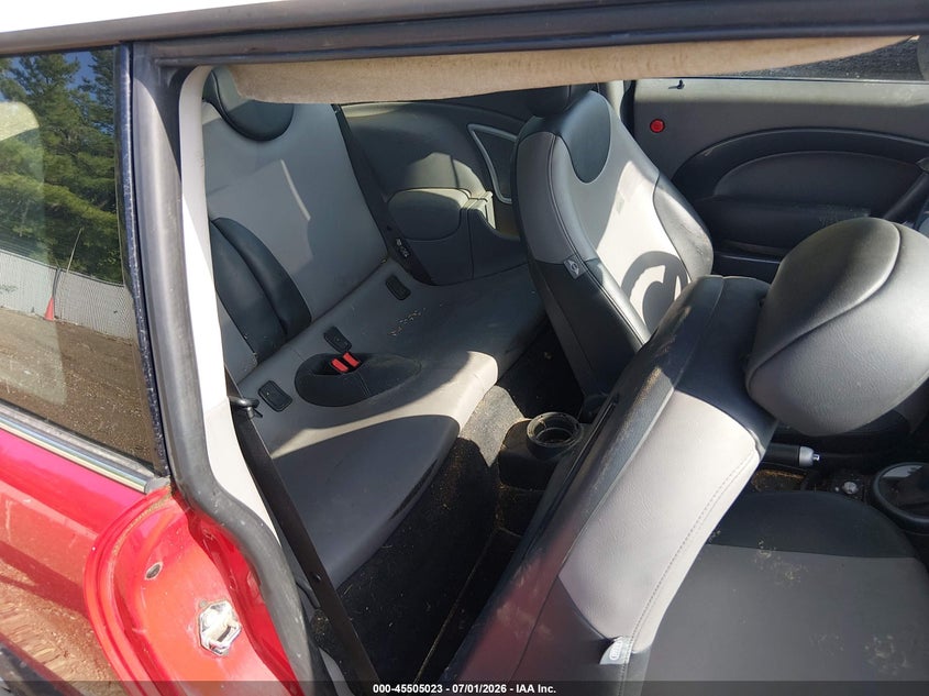 2006 Mini Cooper VIN WMWRC33586TJ76077 IAAI salvage auction — NORMAL WEAR, Clear-Endorsement (Wisconsin), sold $350 on 2026-07-22 (photo 8)