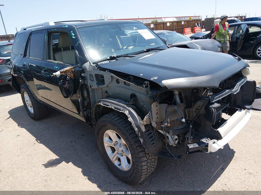 2014 Toyota 4runner VIN JTEBU5JR7E5194796 IAAI salvage auction — RIGHT FRONT, Salvage Title, sold $9,800 on 2026-08-25 (photo 1)