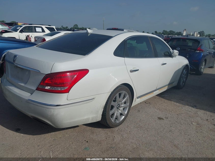 2013 Hyundai Equus VIN KMHGH4JH2DU069737 IAAI salvage auction — SIDE, Salvage (Texas), sold $450 on 2026-07-21 (photo 4)