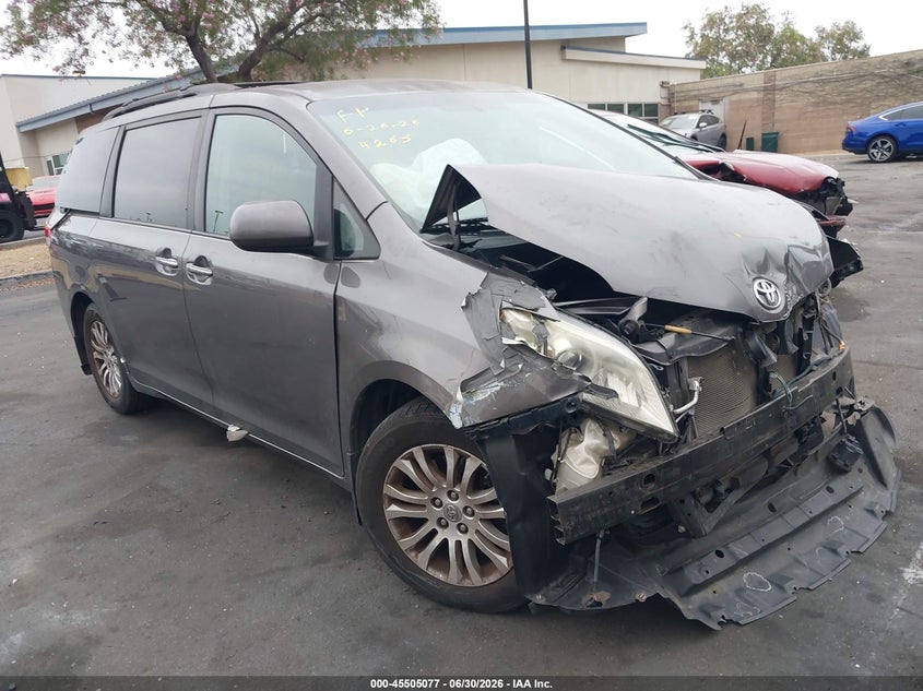 2011 Toyota Sienna VIN 5TDYK3DC4BS144265 IAAI salvage auction — FRONT END, Salvage Certificate (California), sold $1,200 on 2026-07-31 (photo 1)