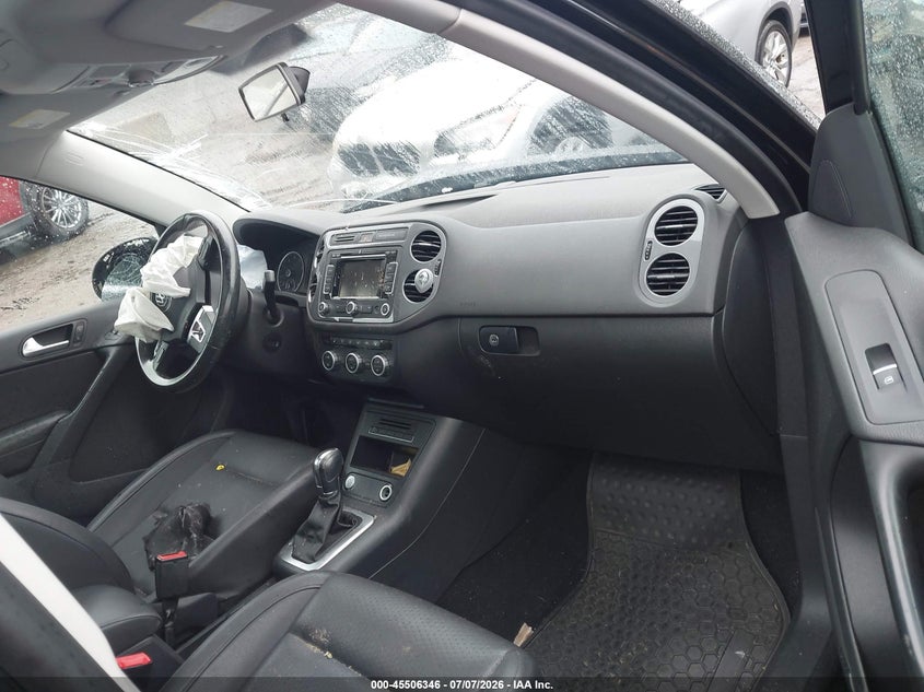 2014 Volkswagen Tiguan VIN WVGBV3AX3EW611664 IAAI salvage auction — ALL OVER, Clear (Massachusetts), sold $400 on 2026-07-14 (photo 5)