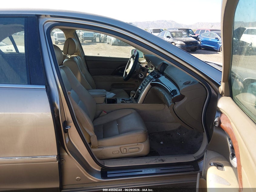 2005 Acura Rl VIN JH4KB16525C007788 IAAI salvage auction — NORMAL WEAR, Clear-Dealer Only (Arizona), sold $325 on 2026-07-28 (photo 5)
