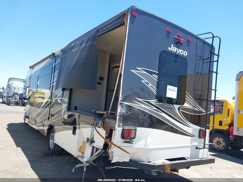 2019 Ford Econoline VIN 1FDXE4FSXKDC74720 IAAI salvage auction — SIDE, Salvage Title, sold $11,150 on 2026-10-13 (photo 3)