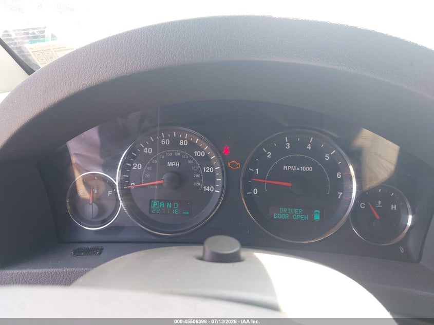 2005 Jeep Grand cherokee VIN 1J4HR58215C713257 IAAI salvage auction — FRONT & REAR, Salvage (Pennsylvania), sold $200 on 2026-07-18 (photo 7)