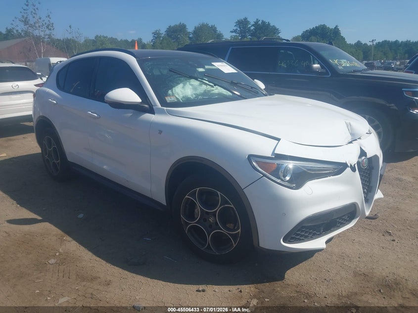 2022 Alfa romeo Stelvio VIN ZASPAKBNXN7D40990 IAAI salvage auction — FRONT END, Salvage (Massachusetts), sold $9,450 on 2026-08-21 (photo 1)