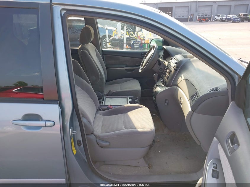2008 Toyota Sienna VIN 5TDZK23C38S113288 IAAI salvage auction — LEFT REAR, Clear (Indiana), sold $825 on 2026-07-10 (photo 5)