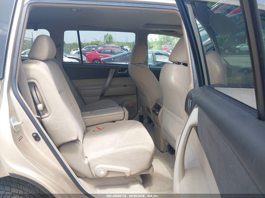2009 Toyota Highlander VIN JTEES43A092151221 IAAI salvage auction — FRONT END, Clear (Wisconsin), sold $4,400 on 2026-07-14 (photo 8)