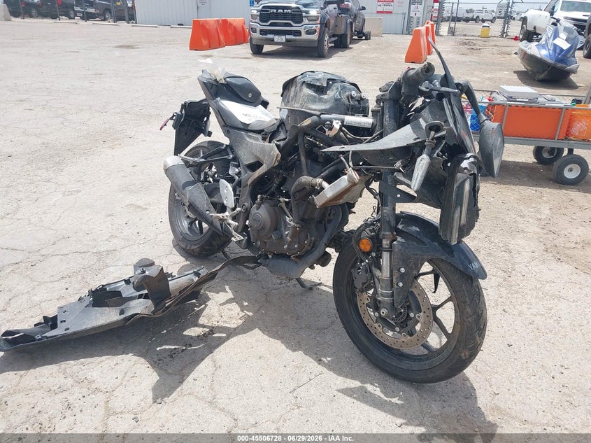 2026 Yamaha VIN MH3RH25E3TK006109 IAAI salvage auction — LEFT & RIGHT, Salvage Title, sold $350 on 2026-08-26 (photo 1)