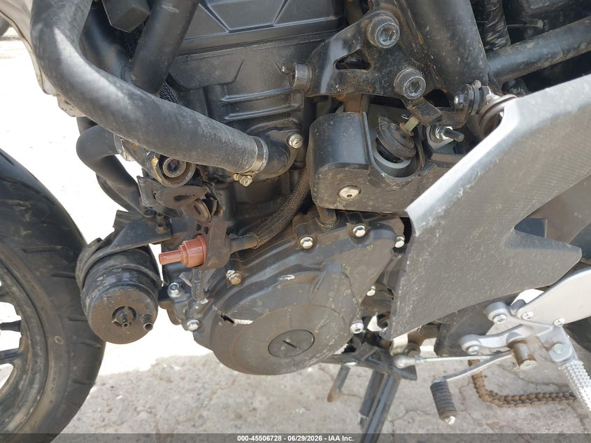 2026 Yamaha VIN MH3RH25E3TK006109 IAAI salvage auction — LEFT & RIGHT, Salvage Title, sold $350 on 2026-08-26 (photo 9)