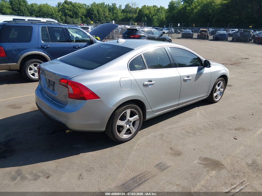 2013 Volvo S60 VIN YV1612FH7D1228474 IAAI salvage auction — REAR END, Salvage (Connecticut), sold $425 on 2026-07-16 (photo 4)