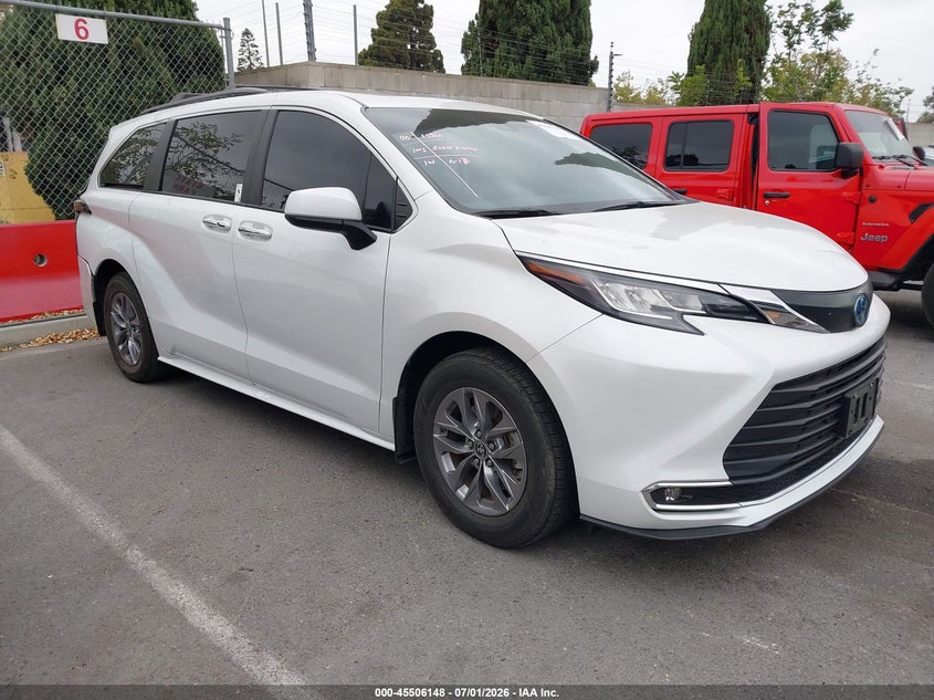 2024 Toyota Sienna VIN 5TDYRKEC3RS181113 IAAI salvage auction — REAR END, Salvage (California), sold $18,775 on 2026-07-30 (photo 1)