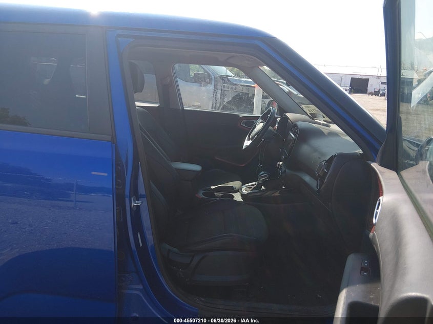 2020 Kia Soul VIN KNDJ53AF4L7017583 IAAI salvage auction — RIGHT FRONT, Clear (Montana), sold $2,000 on 2026-07-15 (photo 5)