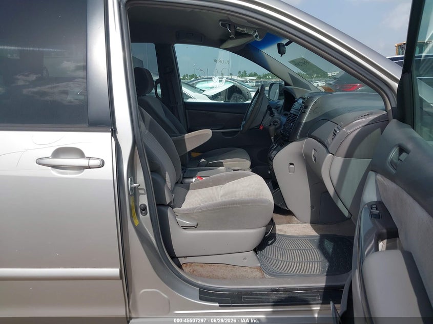 2006 Toyota Sienna VIN 5TDZA23C06S554327 IAAI salvage auction — REAR END, Salvage (Texas), sold $725 on 2026-07-30 (photo 5)