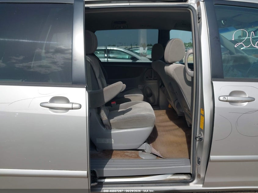 2006 Toyota Sienna VIN 5TDZA23C06S554327 IAAI salvage auction — REAR END, Salvage (Texas), sold $725 on 2026-07-30 (photo 8)