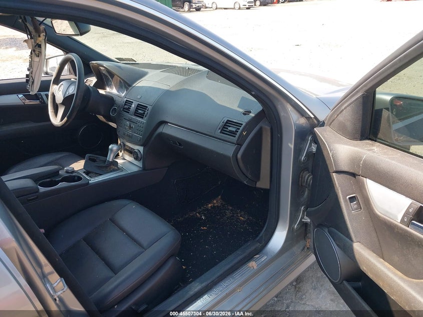 2010 Mercedes-benz C-klasse VIN WDDGF8BB9AR090374 IAAI salvage auction — RIGHT FRONT, Clear (Pennsylvania), sold $500 on 2026-07-31 (photo 5)