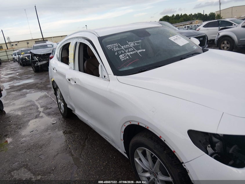 2018 Alfa romeo Stelvio VIN ZASFAKBN8J7B80694 IAAI salvage auction — SIDE, Salvage Title, sold $3,575 on 2026-09-03 (photo 6)
