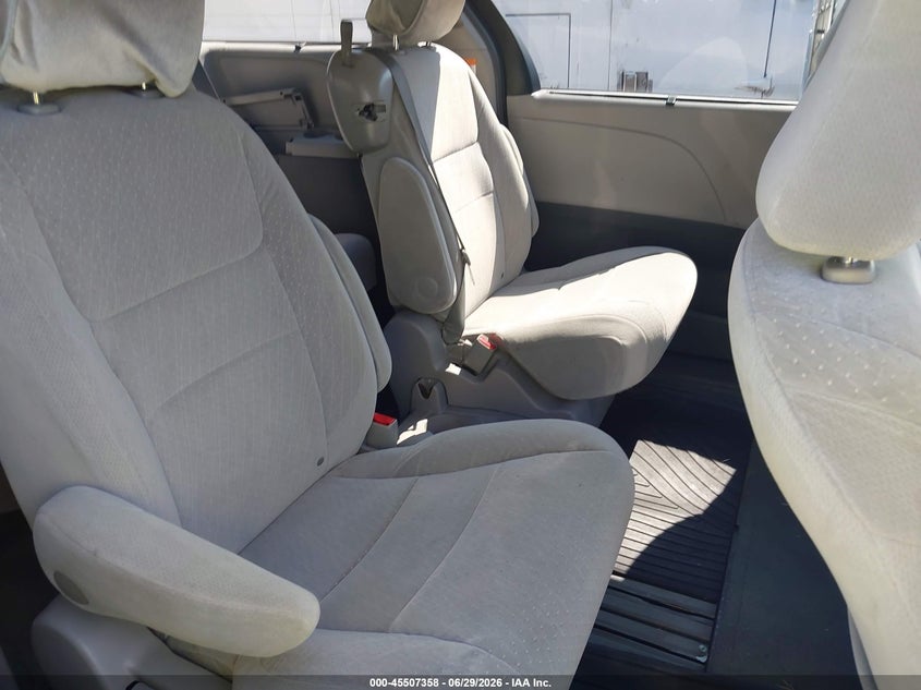 2015 Toyota Sienna VIN 5TDKK3DC7FS630614 IAAI salvage auction — NORMAL WEAR, Clear (New York), sold $2,475 on 2026-07-14 (photo 8)