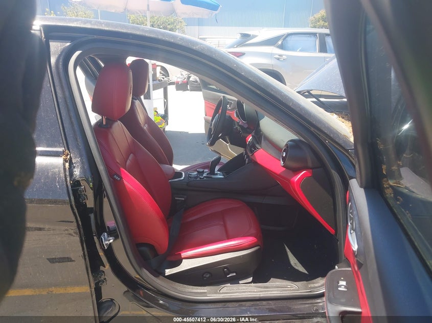 2020 Alfa romeo Giulia VIN ZARFAMAN3L7625390 IAAI salvage auction — LEFT SIDE, Salvage Title, sold $3,550 on 2026-07-27 (photo 5)