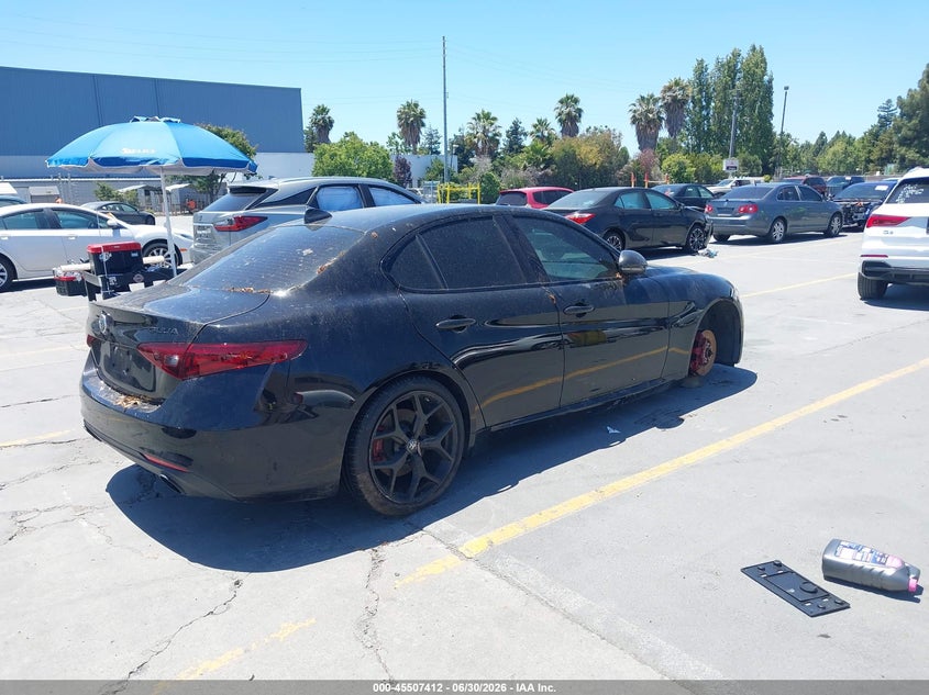 2020 Alfa romeo Giulia VIN ZARFAMAN3L7625390 IAAI salvage auction — LEFT SIDE, Salvage Title, sold $3,550 on 2026-07-27 (photo 4)