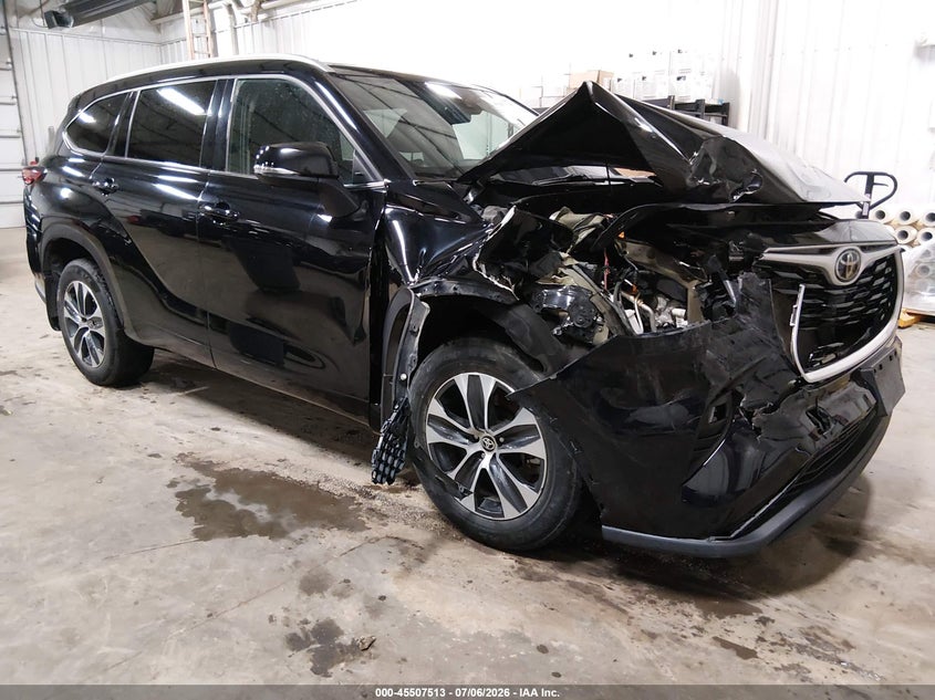 2022 Toyota Highlander VIN 5TDGZRBH4NS584144 IAAI salvage auction — FRONT END, Salvage Title, sold $12,400 on 2026-07-28 (photo 1)