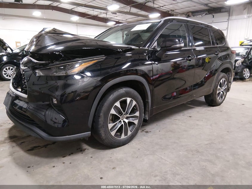 2022 Toyota Highlander VIN 5TDGZRBH4NS584144 IAAI salvage auction — FRONT END, Salvage Title, sold $12,400 on 2026-07-28 (photo 2)