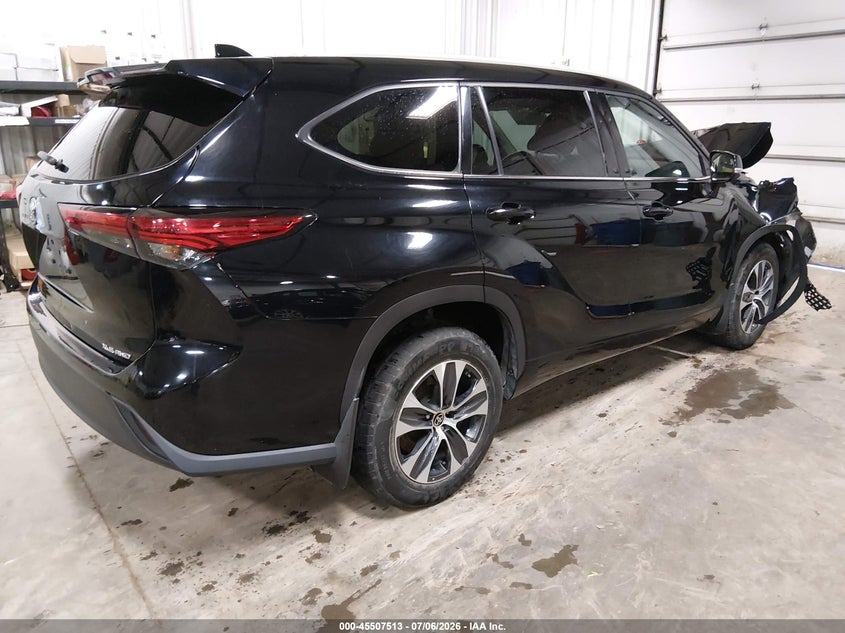 2022 Toyota Highlander VIN 5TDGZRBH4NS584144 IAAI salvage auction — FRONT END, Salvage Title, sold $12,400 on 2026-07-28 (photo 4)