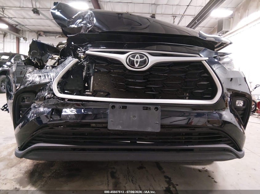 2022 Toyota Highlander VIN 5TDGZRBH4NS584144 IAAI salvage auction — FRONT END, Salvage Title, sold $12,400 on 2026-07-28 (photo 6)