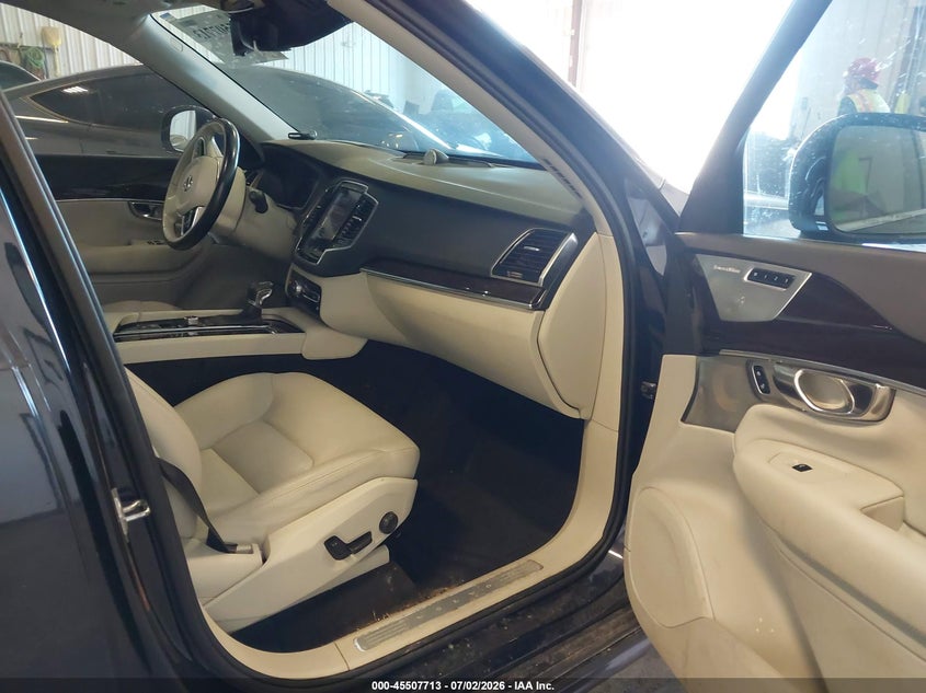 2016 Volvo Xc90 VIN YV4A22PKXG1086775 IAAI salvage auction — REAR END, Clear (Michigan), sold $4,000 on 2026-07-23 (photo 5)