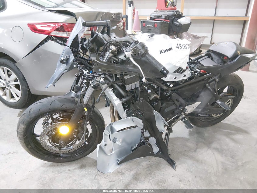 2026 Kawasaki Ninja VIN ML5EXEP11TDAH1906 IAAI salvage auction — ROLLOVER, Salvage Title, sold $200 on 2026-09-18 (photo 2)