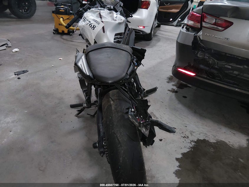2026 Kawasaki Ninja VIN ML5EXEP11TDAH1906 IAAI salvage auction — ROLLOVER, Salvage Title, sold $200 on 2026-09-18 (photo 6)