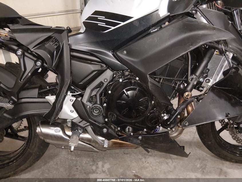 2026 Kawasaki Ninja VIN ML5EXEP11TDAH1906 IAAI salvage auction — ROLLOVER, Salvage Title, sold $200 on 2026-09-18 (photo 8)