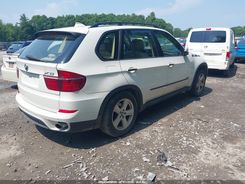 2013 BMW X5 VIN 5UXZV4C55D0G51350 IAAI salvage auction — NORMAL WEAR, Clear (New York), sold $400 on 2026-07-21 (photo 4)
