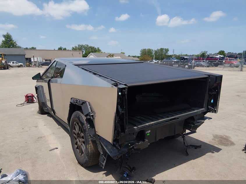 2025 Tesla Cybertruck VIN 7G2CEHED0SA080939 IAAI salvage auction — REAR END, Wait Title, sold $29,900 on 2026-08-26 (photo 3)