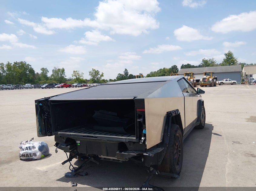 2025 Tesla Cybertruck VIN 7G2CEHED0SA080939 IAAI salvage auction — REAR END, Wait Title, sold $29,900 on 2026-08-26 (photo 4)
