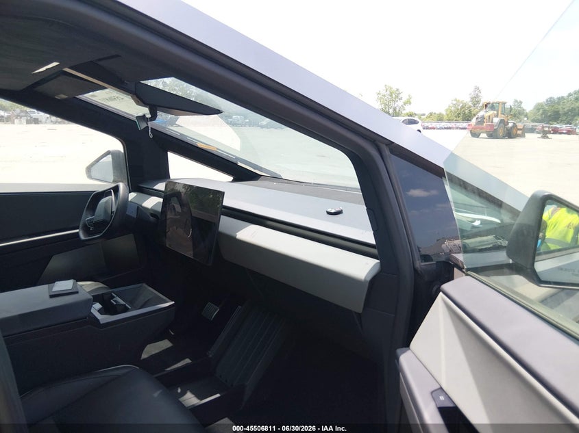 2025 Tesla Cybertruck VIN 7G2CEHED0SA080939 IAAI salvage auction — REAR END, Wait Title, sold $29,900 on 2026-08-26 (photo 5)