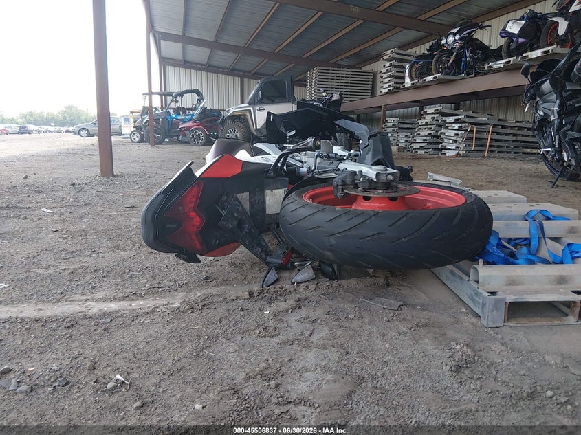 2025 Aprilia Rs VIN ZD4XEUA04S6001758 IAAI salvage auction — FRONT END, Salvage Title, sold $325 on 2026-08-18 (photo 6)