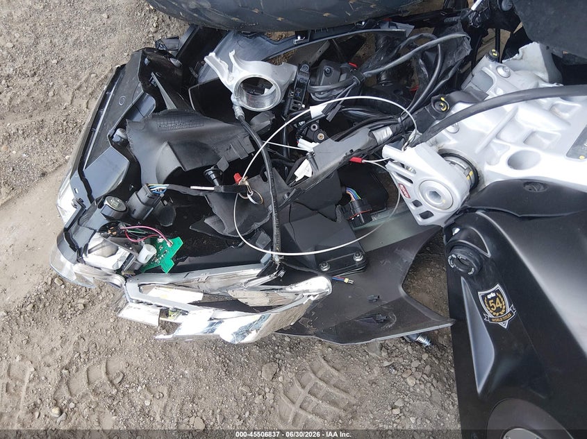 2025 Aprilia Rs VIN ZD4XEUA04S6001758 IAAI salvage auction — FRONT END, Salvage Title, sold $325 on 2026-08-18 (photo 7)