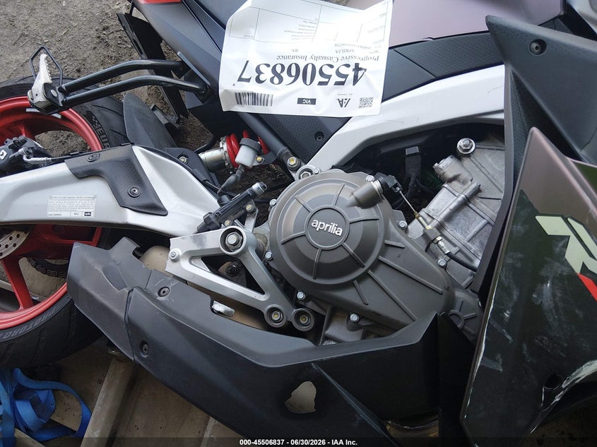 2025 Aprilia Rs VIN ZD4XEUA04S6001758 IAAI salvage auction — FRONT END, Salvage Title, sold $325 on 2026-08-18 (photo 8)