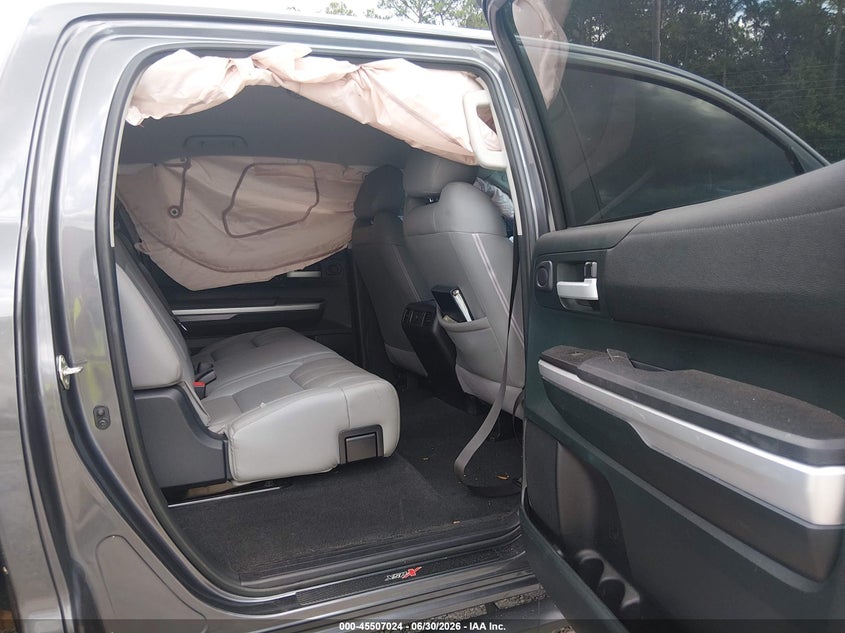 2017 Toyota Tundra VIN 5TFDW5F19HX587587 IAAI salvage auction — FRONT END, Salvage Title, sold $6,200 on 2026-07-22 (photo 8)