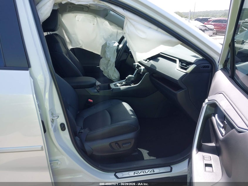 2025 Toyota Rav4 hybrid VIN 4T3D6RFV1SU186881 IAAI salvage auction — FRONT & REAR, Clear (Oklahoma), sold $13,450 on 2026-09-22 (photo 5)