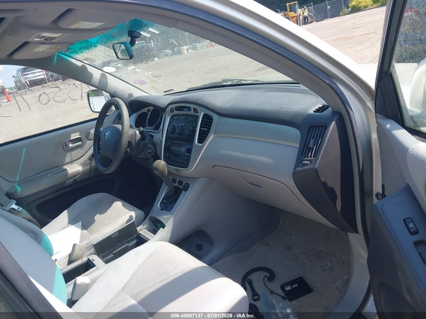 2004 Toyota Highlander VIN JTEDP21A840029960 IAAI salvage auction — NORMAL WEAR, Clear (Massachusetts), sold $675 on 2026-07-07 (photo 5)