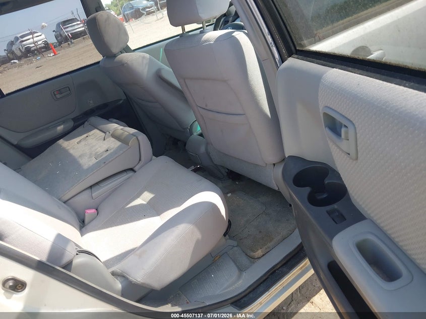 2004 Toyota Highlander VIN JTEDP21A840029960 IAAI salvage auction — NORMAL WEAR, Clear (Massachusetts), sold $675 on 2026-07-07 (photo 8)