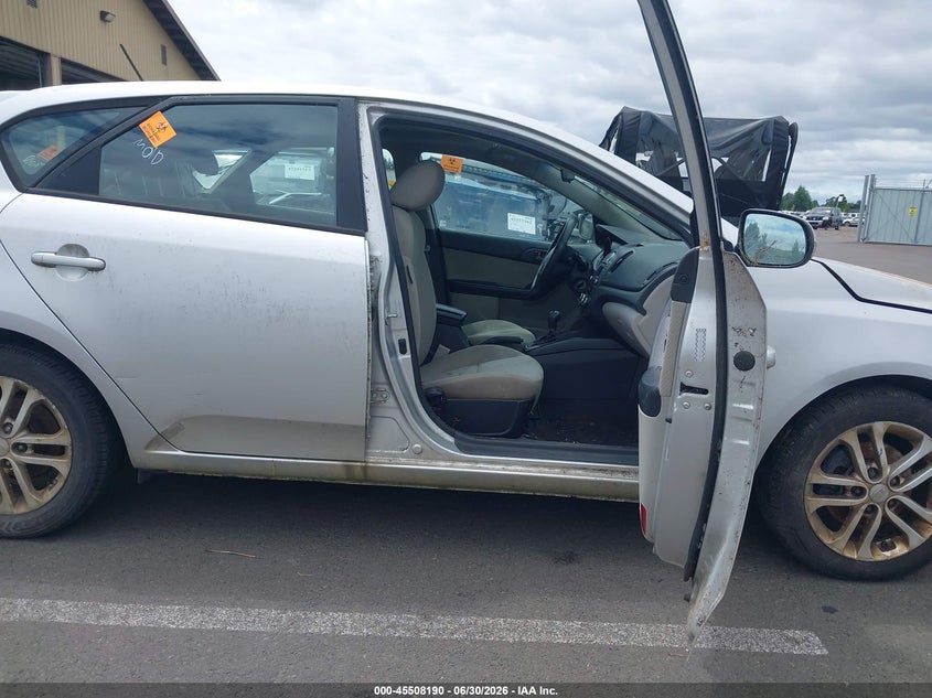 2011 Kia Forte VIN KNAFU5A22B5424343 IAAI salvage auction — NORMAL WEAR, Peddle Clear Public-Restricted (Oregon), sold $100 on 2026-07-28 (photo 5)