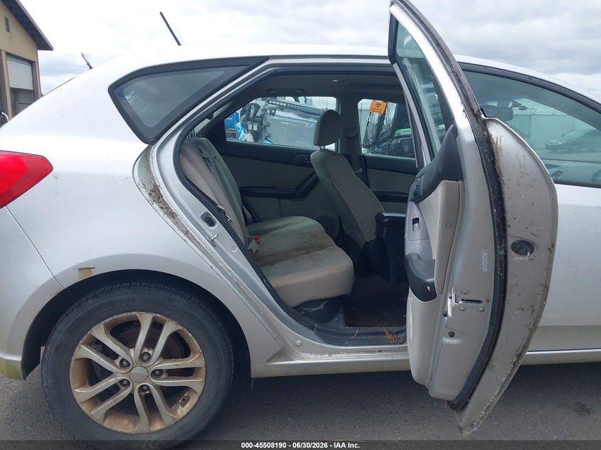2011 Kia Forte VIN KNAFU5A22B5424343 IAAI salvage auction — NORMAL WEAR, Peddle Clear Public-Restricted (Oregon), sold $100 on 2026-07-28 (photo 8)