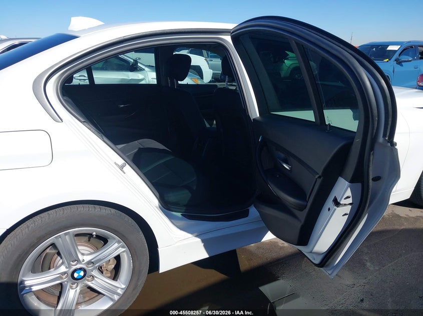2015 BMW 3er VIN WBA3A5G58FNS91154 IAAI salvage auction — RIGHT FRONT, Salvage (Arizona), sold $1,400 on 2026-07-28 (photo 8)