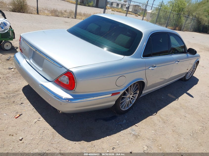 2006 Jaguar Xj series VIN SAJWA71B16SH10980 IAAI salvage auction — NORMAL WEAR, Clear-Dealer Only (Arizona), sold $800 on 2026-07-09 (photo 4)