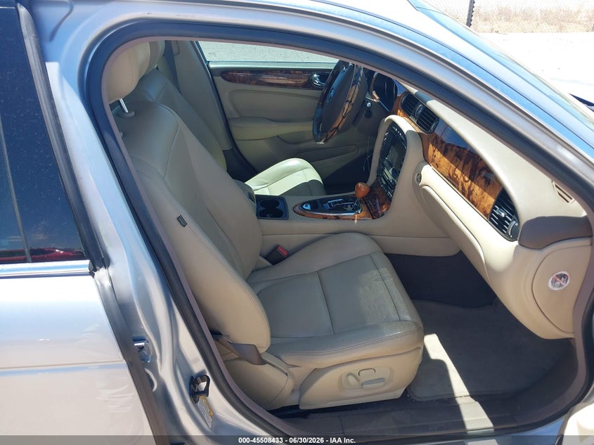 2006 Jaguar Xj series VIN SAJWA71B16SH10980 IAAI salvage auction — NORMAL WEAR, Clear-Dealer Only (Arizona), sold $800 on 2026-07-09 (photo 5)