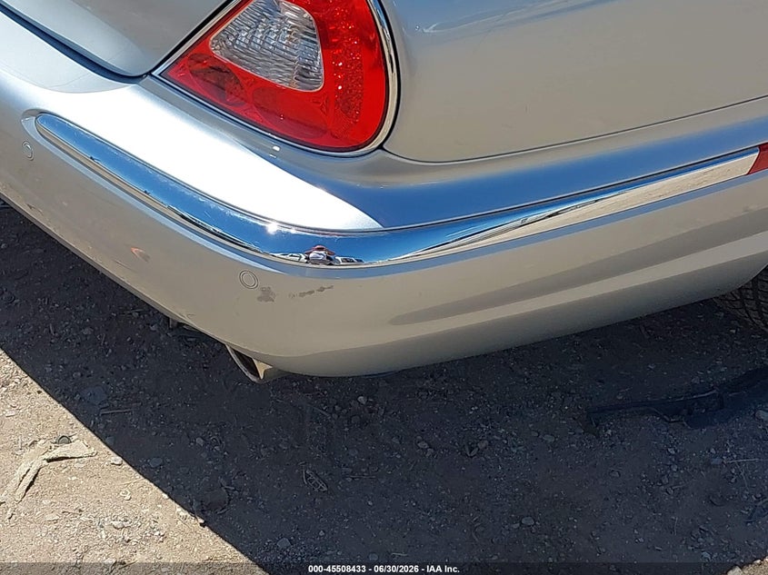 2006 Jaguar Xj series VIN SAJWA71B16SH10980 IAAI salvage auction — NORMAL WEAR, Clear-Dealer Only (Arizona), sold $800 on 2026-07-09 (photo 6)