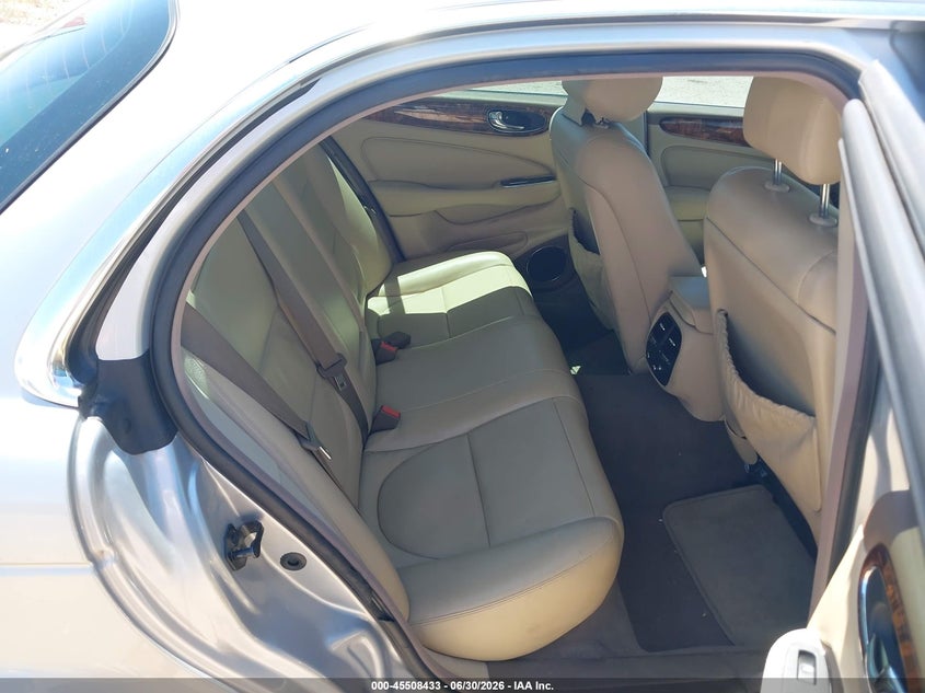 2006 Jaguar Xj series VIN SAJWA71B16SH10980 IAAI salvage auction — NORMAL WEAR, Clear-Dealer Only (Arizona), sold $800 on 2026-07-09 (photo 8)
