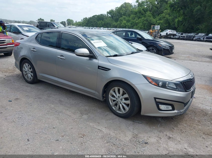 2015 Kia Optima VIN 5XXGN4A79FG370633 IAAI salvage auction — NORMAL WEAR, Clear (Kansas), sold $550 on 2026-07-29 (photo 1)